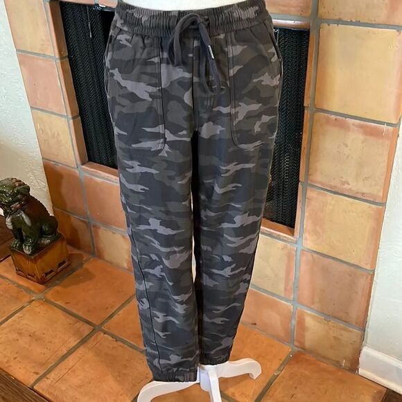 Athleta Camo Farallon Jogger, 2! - Picture 1 of 10